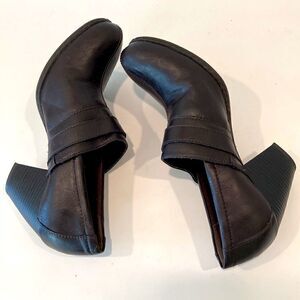 Born Brown Leather Healed Ankle Bootie Size 7.5